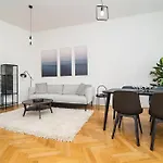 Stylish Flat With Terrace And Ac