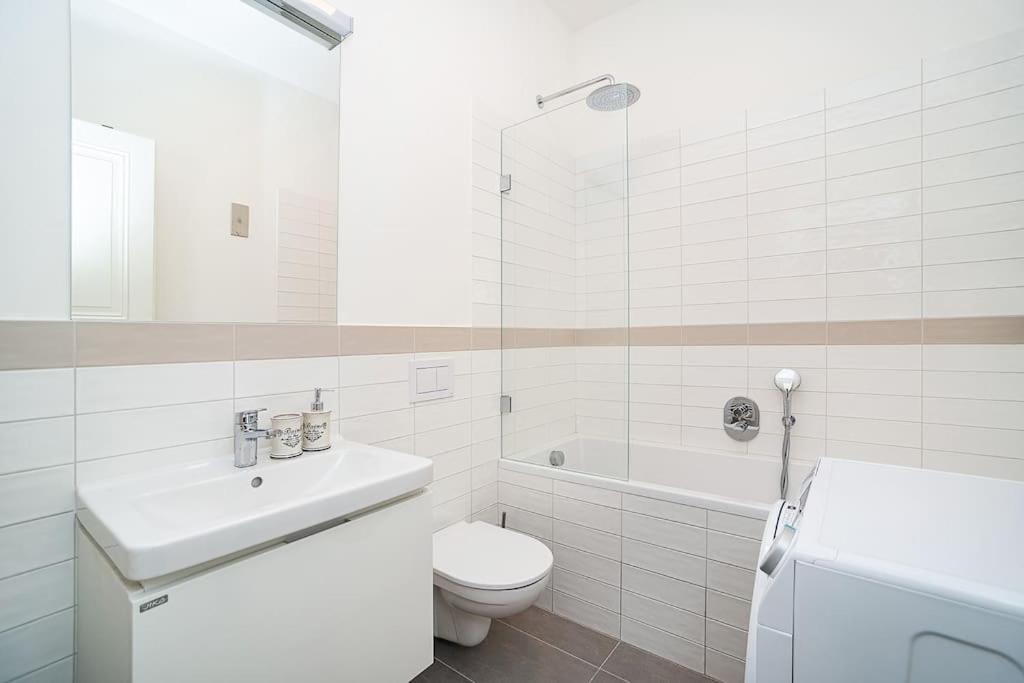 Appartamento Stylish Flat With Terrace And Ac Praga