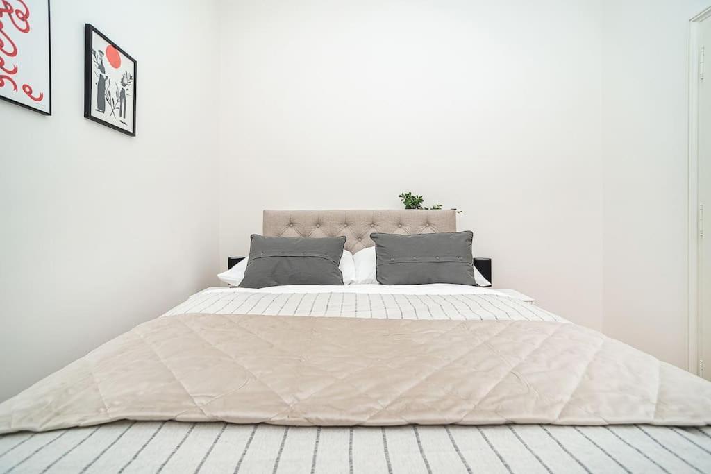 Stylish Flat With Terrace And Ac Praga
