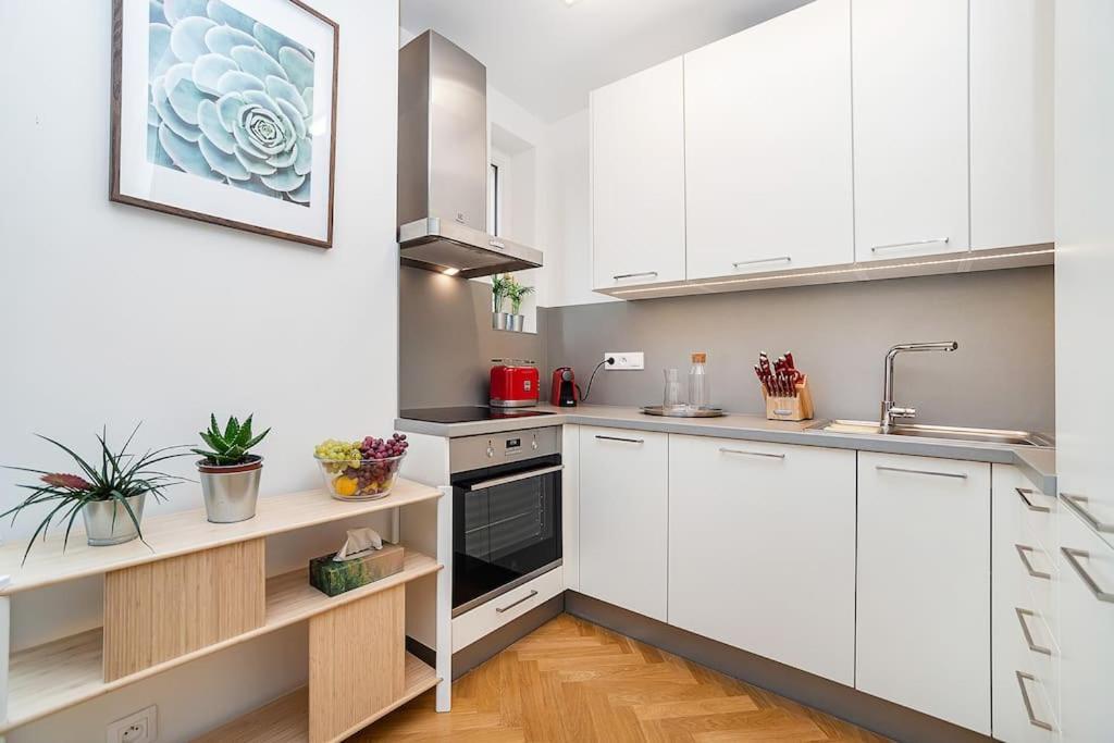 Stylish Flat With Terrace And Ac Praga