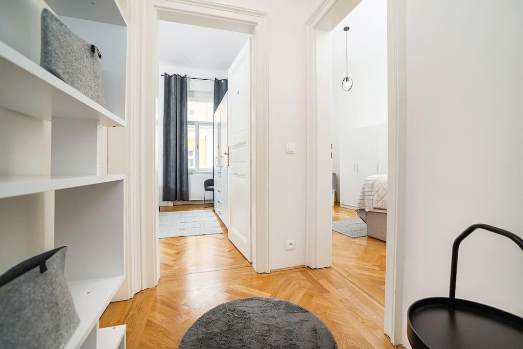 Stylish Flat With Terrace And Ac
